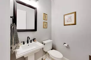 2437 W Foster Ave, Chicago, IL 60625 - Photo 11