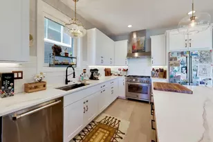 2437 W Foster Ave, Chicago, IL 60625 - Photo 9