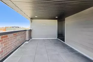 2437 W Foster Ave, Chicago, IL 60625 - Photo 35