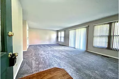 120 Inverness Court, Elk Grove Village, IL 60007 - Photo 3