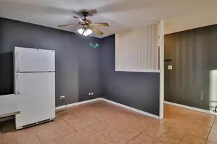1085 Valley Ln, Hoffman Estates, IL 60169 - Photo 3