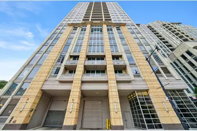 700 N Larrabee Street #2013, Chicago, IL 60654 - Photo 1