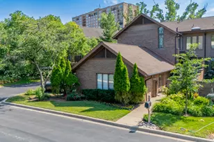 1210 Hawthorne Ln, Hinsdale, IL 60521 - Photo 1