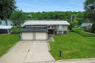 1627 Riverside Ave, Saint Charles, IL 60174 - Photo 3