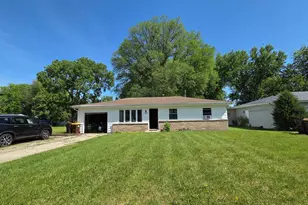 44 Marquette Rd, Machesney Park, IL 61115 - Photo 1
