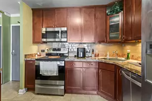 3930 N Pine Grove Ave, Chicago, IL 60613 - Photo 7