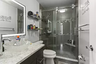 3930 N Pine Grove Ave, Chicago, IL 60613 - Photo 9