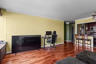 3930 N Pine Grove Ave, Chicago, IL 60613 - Photo 5