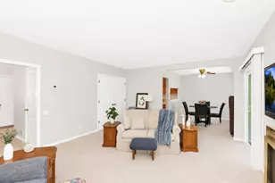 680 Savannah Ln, Crystal Lake, IL 60014 - Photo 9