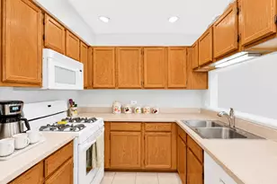 680 Savannah Ln, Crystal Lake, IL 60014 - Photo 13