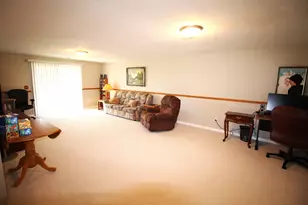 25 Oak Park Rd, Bloomington, IL 61701 - Photo 17