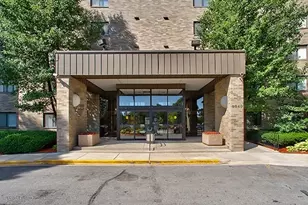 6340 Americana Dr, Willowbrook, IL 60527 - Photo 3