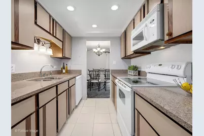 6340 Americana Drive #310, Willowbrook, IL 60527 - Photo 11