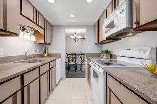 6340 Americana Dr, Willowbrook, IL 60527 - Photo 11