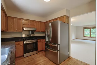 3191 Village Green Drive, Aurora, IL 60504 - Photo 9