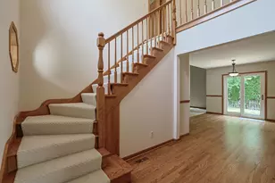 3191 Village Green Dr, Aurora, IL 60504 - Photo 3