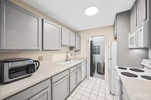 820 N Lakeside Dr, Vernon Hills, IL 60061 - Photo 11