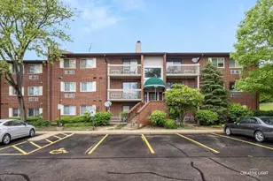 820 N Lakeside Dr, Vernon Hills, IL 60061 - Photo 1
