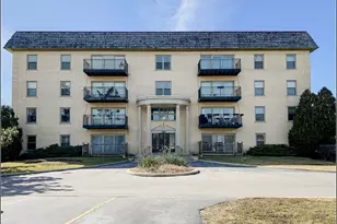 9601 Golf Rd, Des Plaines, IL 60016 - Photo 1