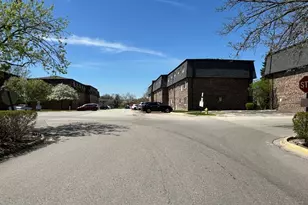 9409 Bay Colony Dr, Des Plaines, IL 60016 - Photo 17