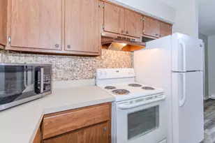 222 Madison St, Joliet, IL 60435 - Photo 9