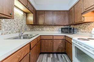 222 Madison St, Joliet, IL 60435 - Photo 5