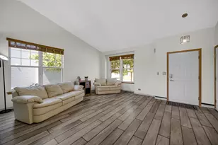 676 Hamilton Ln, North Aurora, IL 60542 - Photo 5