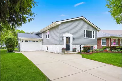 639 N Kaspar Avenue, Arlington Heights, IL 60004 - Photo 1