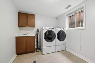 5617 W Lawrence Ave, Chicago, IL 60630 - Photo 35