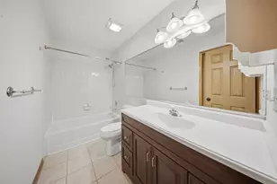 225 Columbia Ct, Schaumburg, IL 60193 - Photo 13