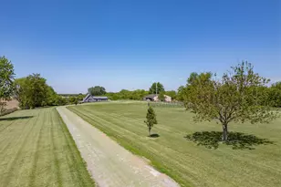 1042 290th St, Viola, IL 61486 - Photo 3