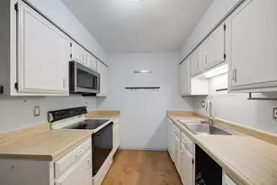 740 Saint Andrews Ln, Crystal Lake, IL 60014 - Photo 5