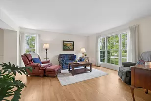 755 Warwick Ct, Lake Zurich, IL 60047 - Photo 9