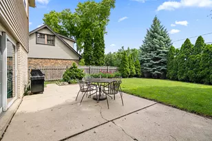 1409 E Rosehill Dr, Arlington Heights, IL 60004 - Photo 29