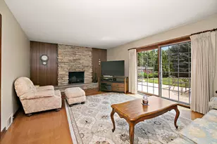 1409 E Rosehill Dr, Arlington Heights, IL 60004 - Photo 9