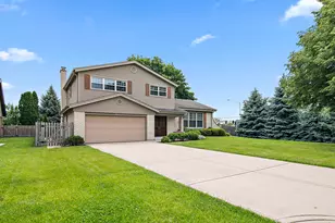 1409 E Rosehill Dr, Arlington Heights, IL 60004 - Photo 1