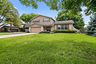 1409 E Rosehill Dr, Arlington Heights, IL 60004 - Photo 3