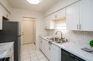 7117 W 93rd St, Oak Lawn, IL 60453 - Photo 3
