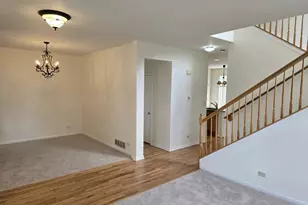 211 Valley View Dr, Saint Charles, IL 60175 - Photo 9