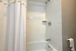 5139 N East River Rd, Chicago, IL 60656 - Photo 15