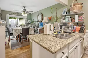 907 Royal Dr, McHenry, IL 60050 - Photo 7