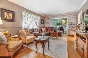 907 Royal Dr, McHenry, IL 60050 - Photo 3