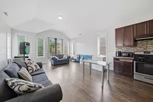 7952 S Marquette Ave, Chicago, IL 60617 - Photo 3