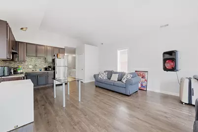 7952 S Marquette Avenue, Chicago, IL 60617 - Photo 5