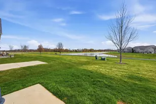 561 Autumn Cir, Pingree Grove, IL 60140 - Photo 25
