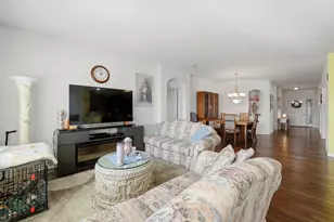 561 Autumn Cir, Pingree Grove, IL 60140 - Photo 5