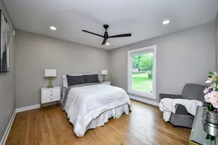 352 Millcreek Ln, Naperville, IL 60540 - Photo 17