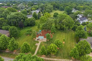 352 Millcreek Ln, Naperville, IL 60540 - Photo 43