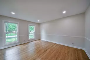 352 Millcreek Ln, Naperville, IL 60540 - Photo 15