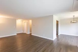 450 Raintree Ct, Glen Ellyn, IL 60137 - Photo 5